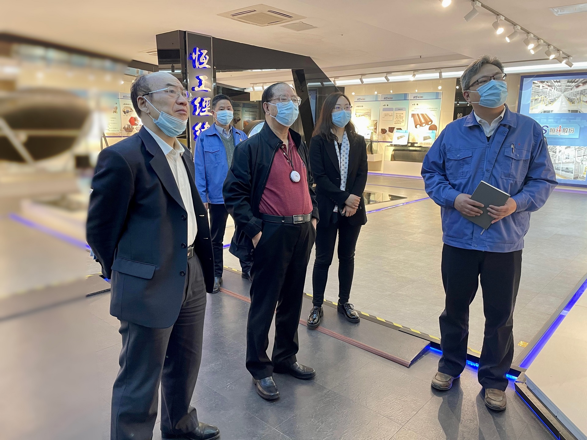 251656122690181540.jpeg 中國開發(fā)區(qū)協(xié)會會長師榮耀一行蒞臨恒神股份調(diào)研指導工作.jpg